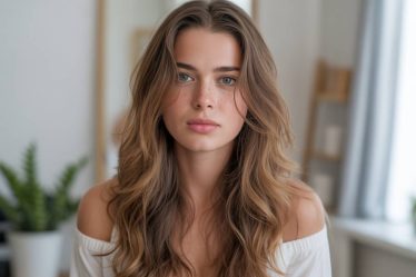 Cheveux très poreux : causes, tests simples et routine complète pour restaurer l’hydratation et la brillance