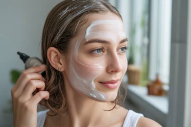 Gommage du cuir chevelu : pourquoi et comment l’adopter pour des cheveux plus sains et plus forts